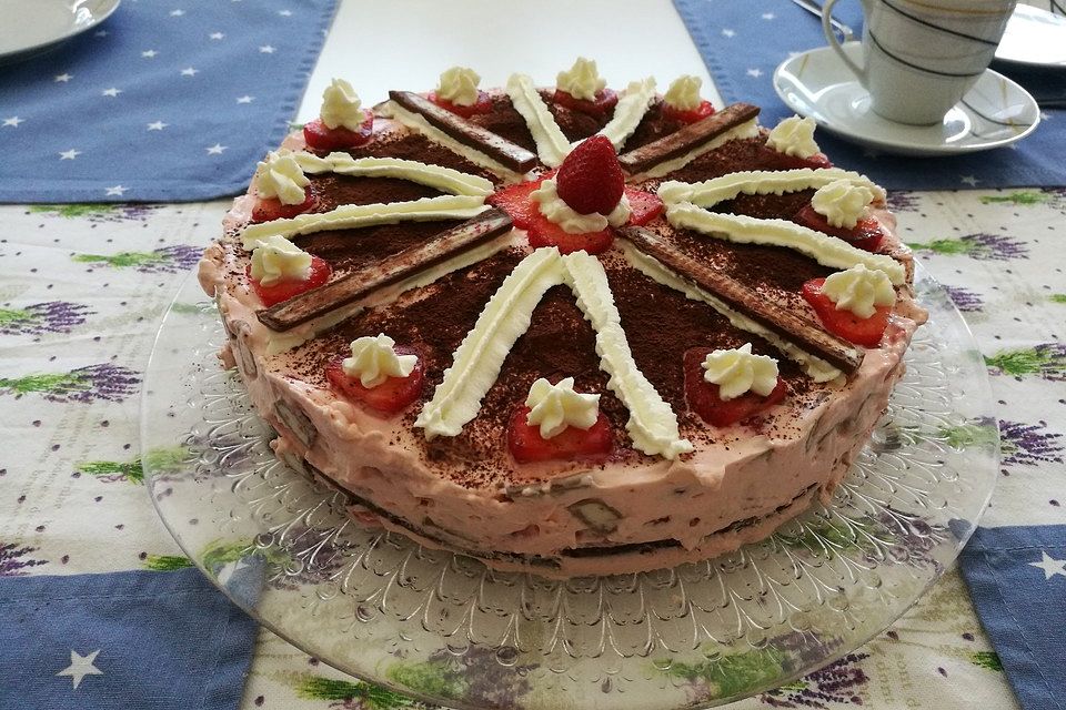 Erdbeer - Yogurette - Torte