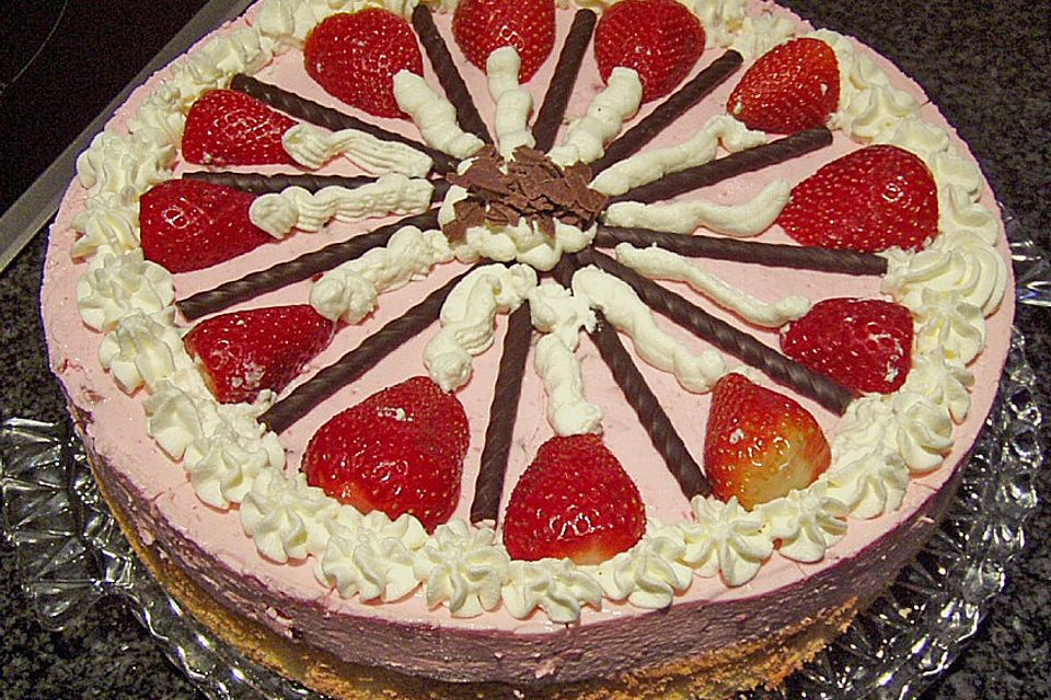 Erdbeer - Yogurette - Torte