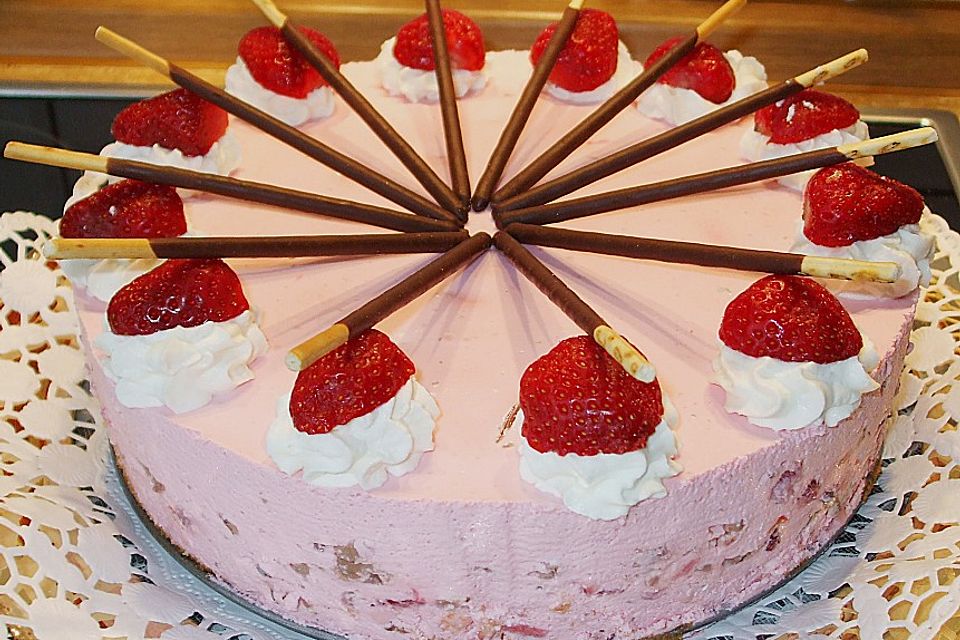 Erdbeer - Yogurette - Torte