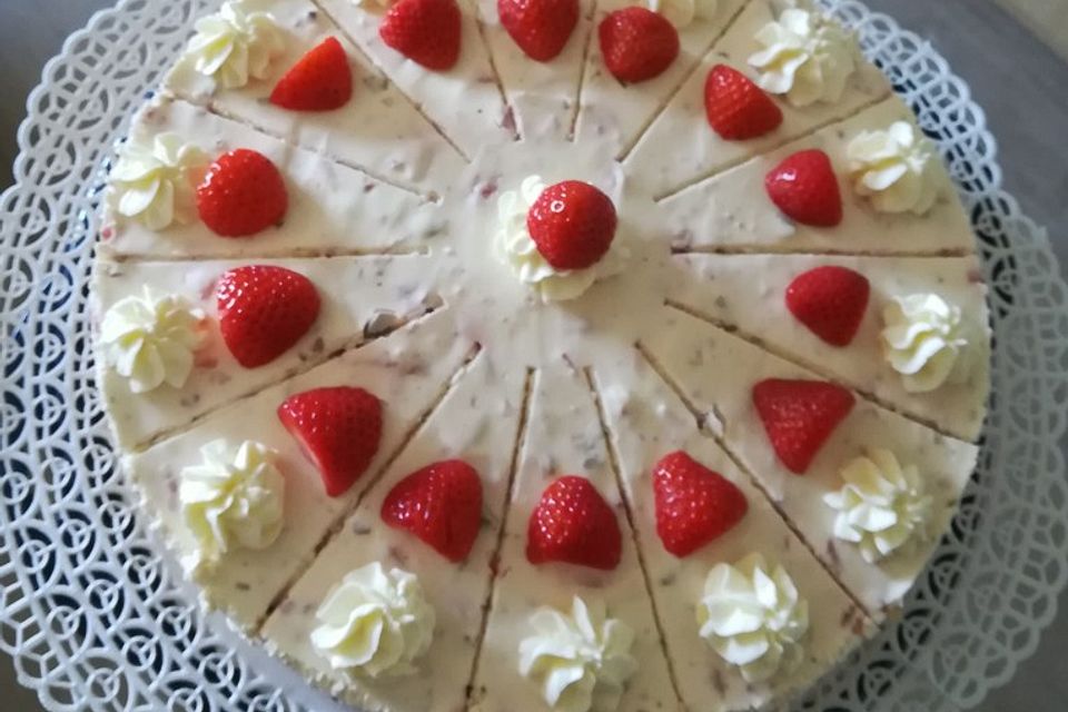 Erdbeer - Yogurette - Torte