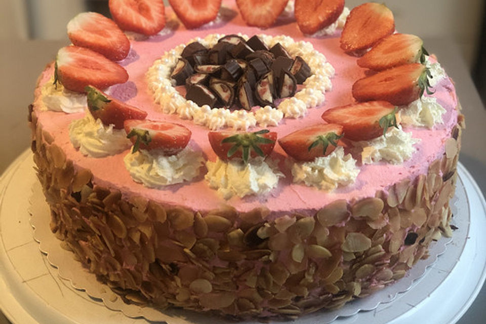 Erdbeer - Yogurette - Torte