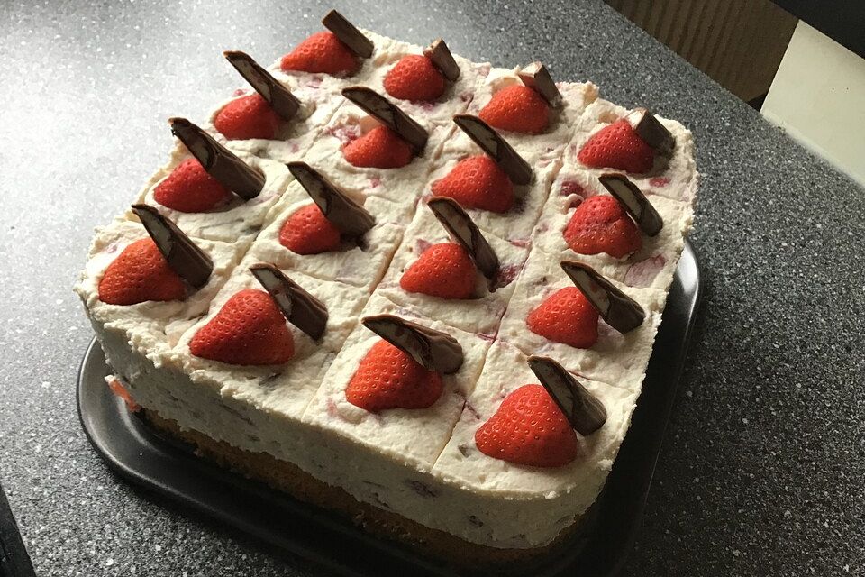 Erdbeer - Yogurette - Torte