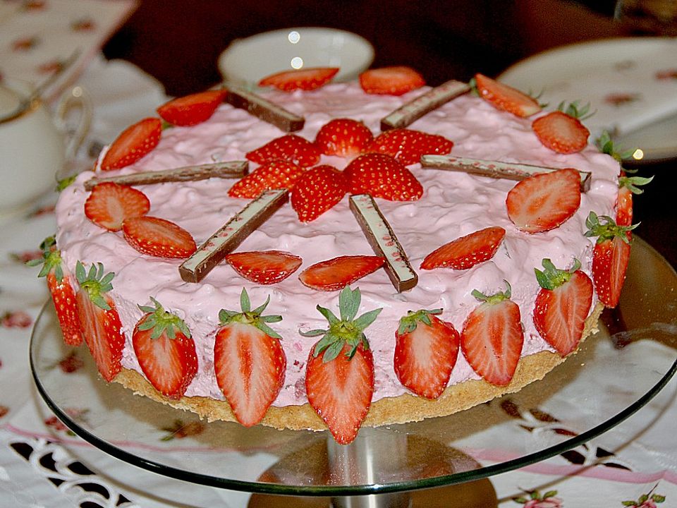Erdbeer - Yogurette - Torte von ubeckler| Chefkoch