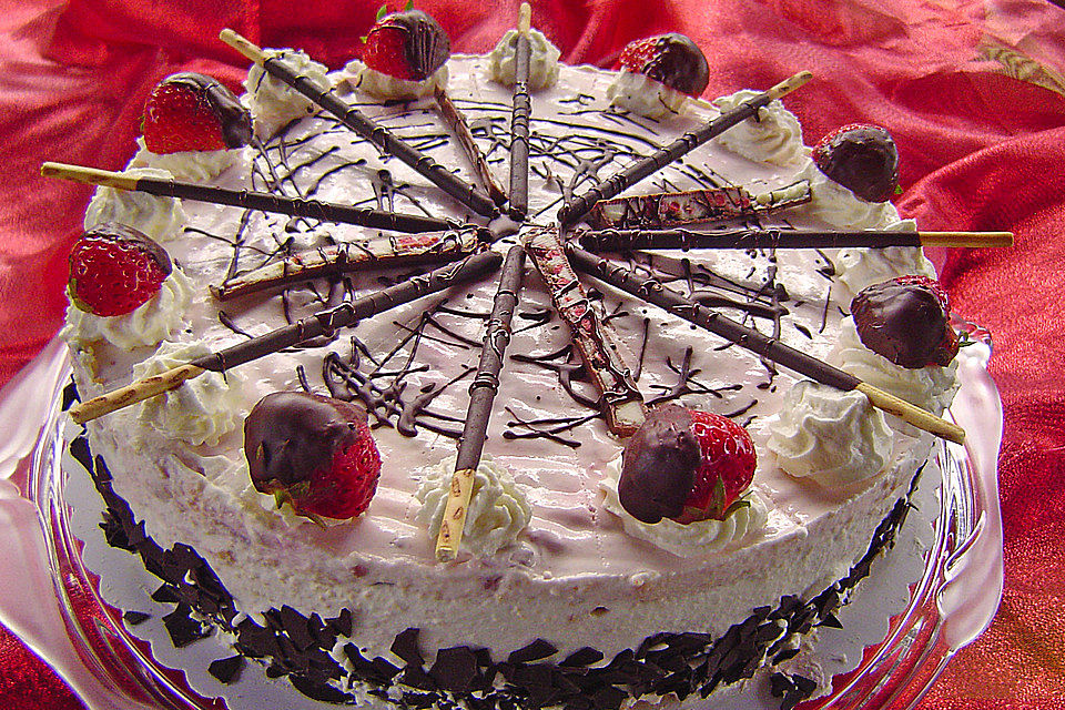 Erdbeer - Yogurette - Torte