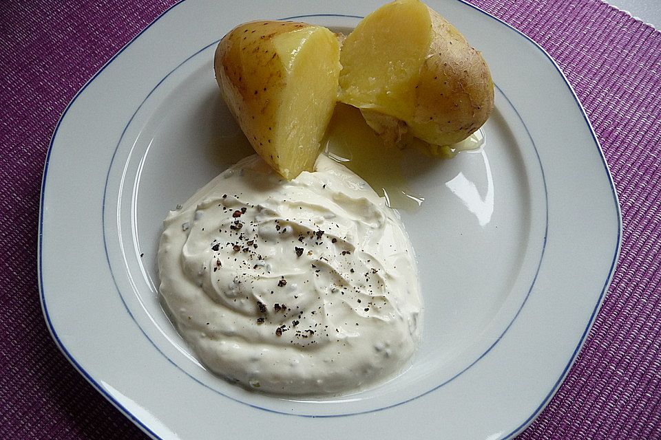 Pellkartoffeln mit sommerlich frischem Quark