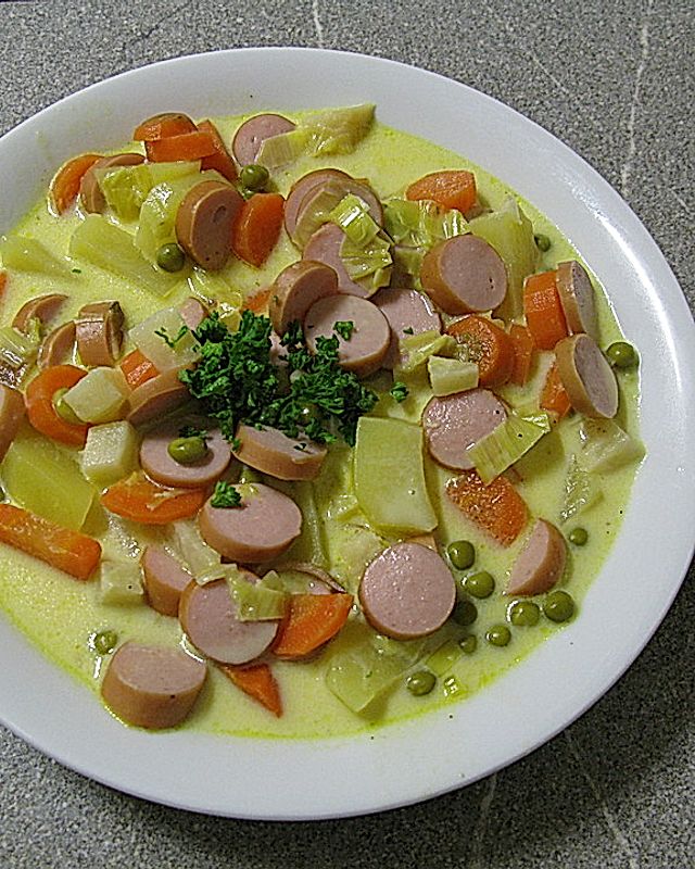 Gemüsesuppe mit Fleisch und (wer mag) Würstchen