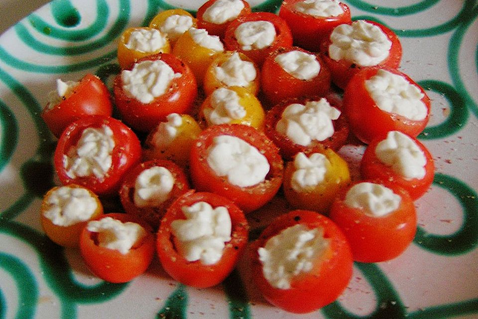 Gefüllte Tomaten mit Frischkäse