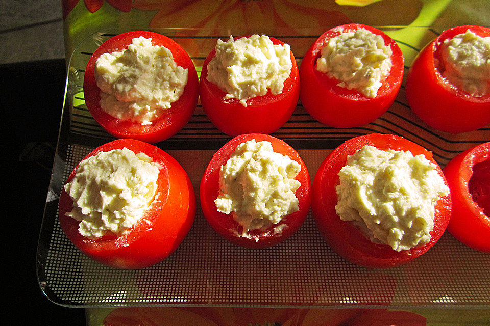 Gefüllte Tomaten mit Frischkäse