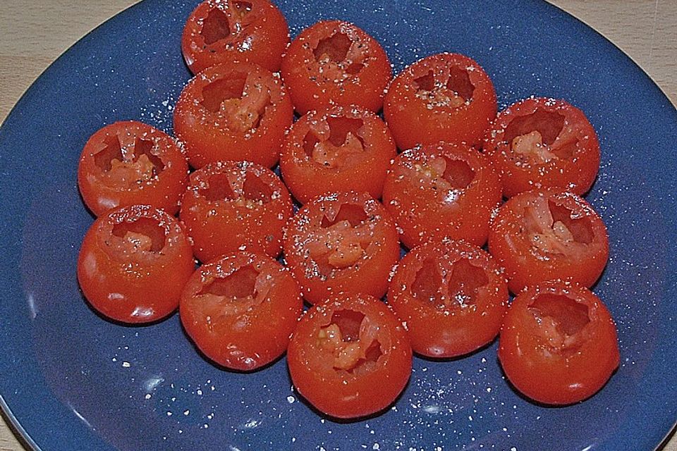 Gefüllte Tomaten mit Frischkäse