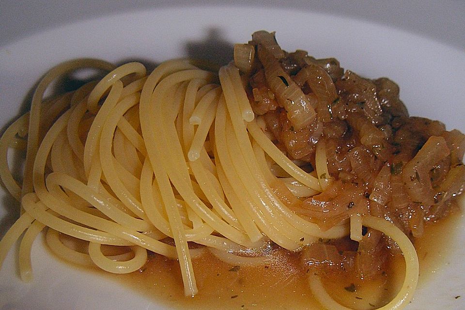 Spaghetti mit Zwiebelsauce