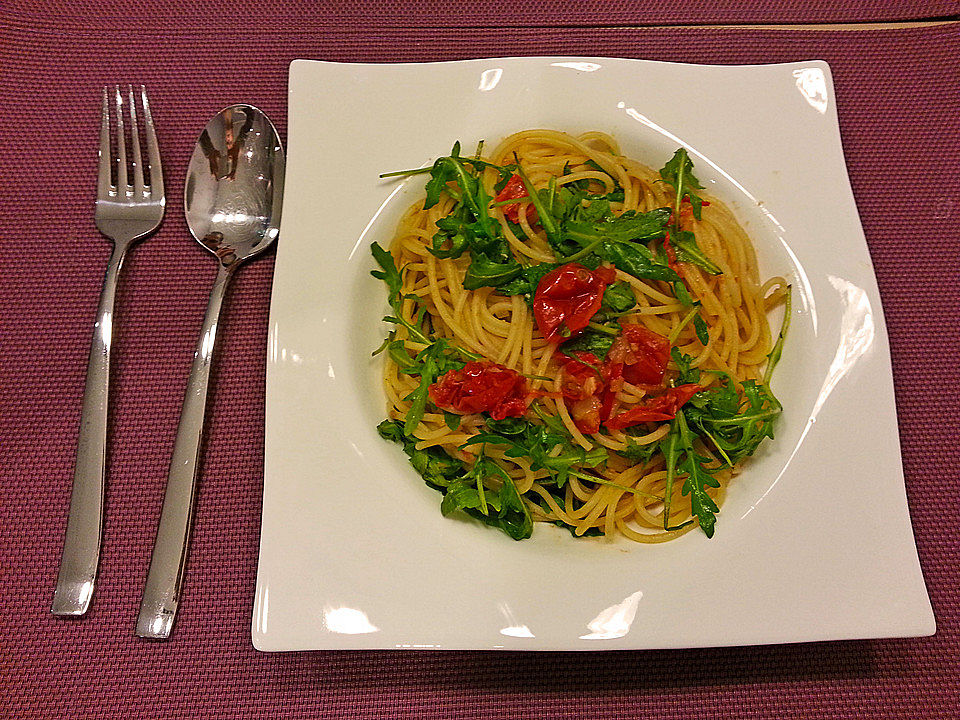 Spaghetti mit Rucola und Kirschtomaten von Pizzaschnecke2013| Chefkoch