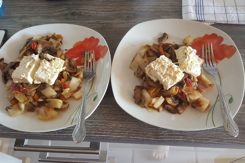 Gebratener Fetakäse mit Pilzpfanne