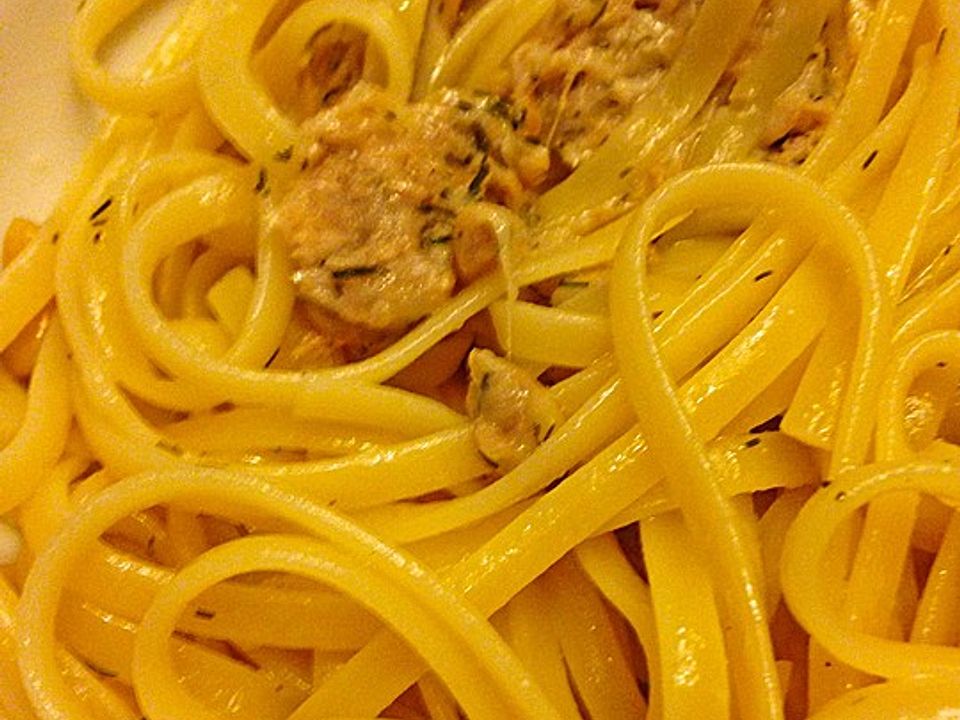 Spaghetti mit Thunfisch und gerösteten Pinienkernen von Koelkast| Chefkoch