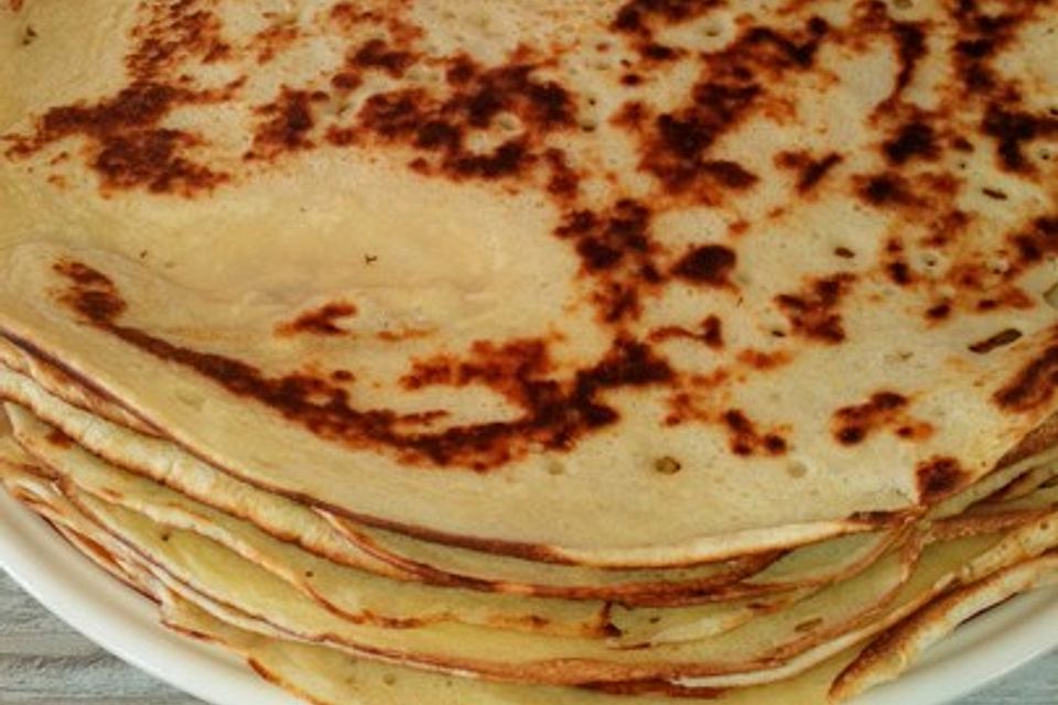 Eierkuchen bzw. Pfannkuchen im Omelett Meister