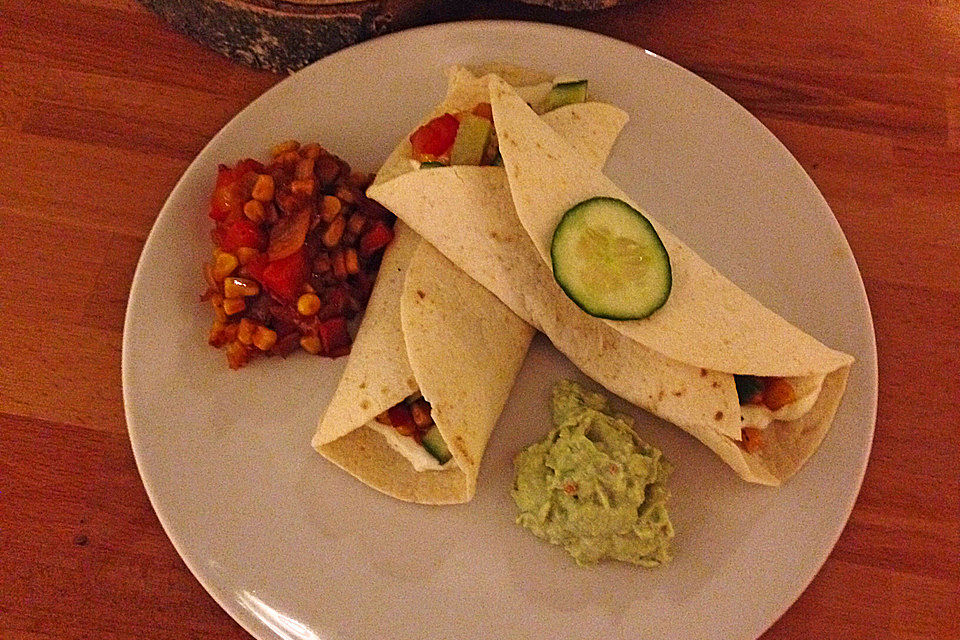 Vegetarische Wraps mit Avocado-Dip