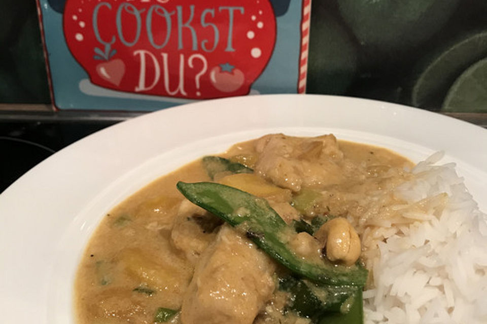 Thai Curry mit Hähnchen, Zuckerschoten und Mango