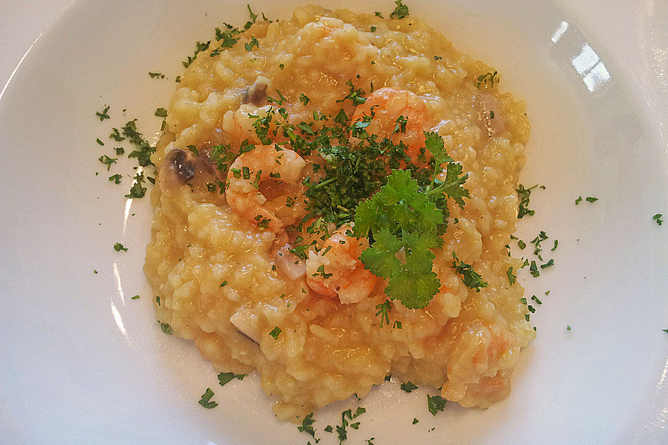 Safranrisotto mit Champignons und Garnelen