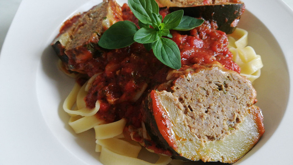 Gefüllte Zucchini mit Tomatensoße von _pearl_ Gefüllte Zucchini mit Tomatensoße von _pearl_