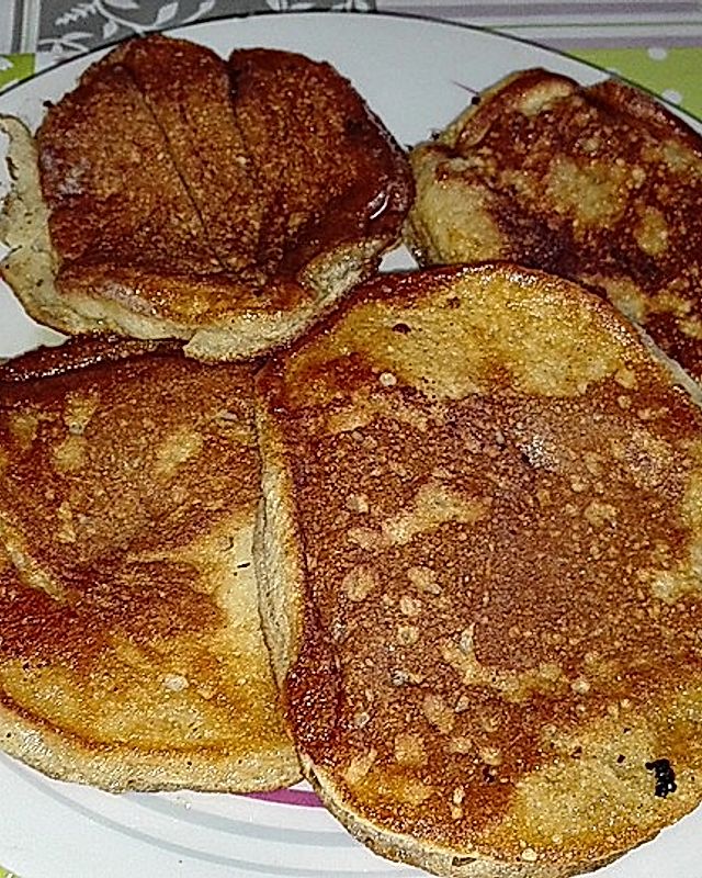 Joghurt-Pancakes mit Himbeer-Holundersauce