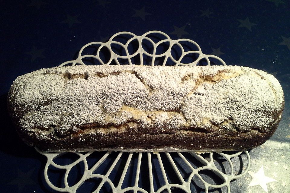 Kirsch-Marzipan-Stollen