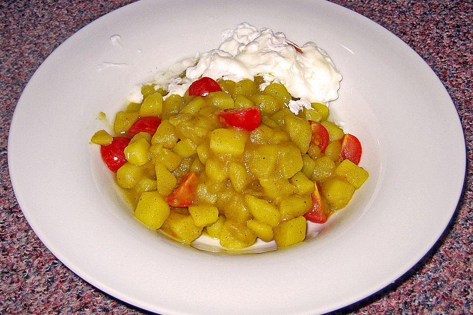 Kartoffel-Curry mit pochiertem Ei