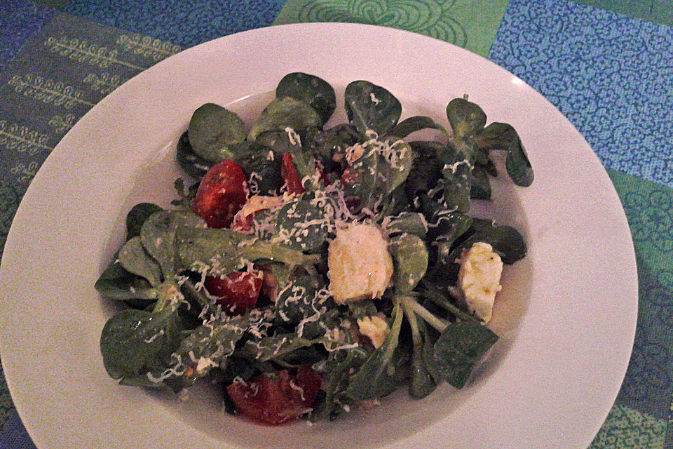 Salat mit Feigen-Senf-Dressing