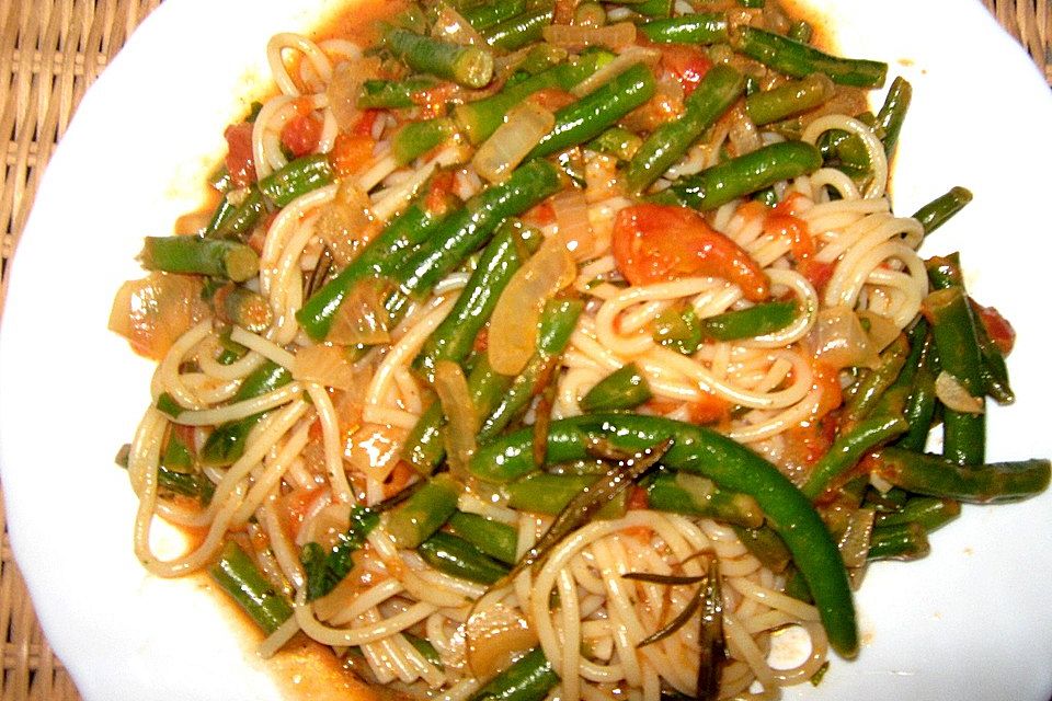 Spaghetti mit Tomaten und Bohnen