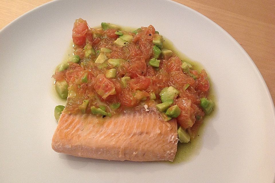 Lachs mit Grapefruit und Avocado