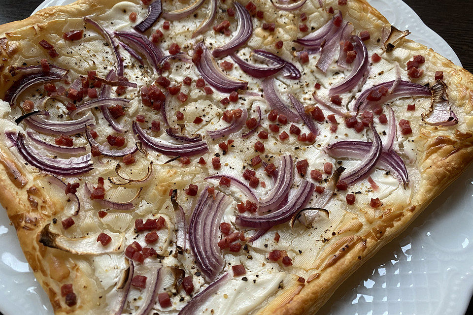 "Falscher" Elsässer Flammkuchen mit Blätterteig