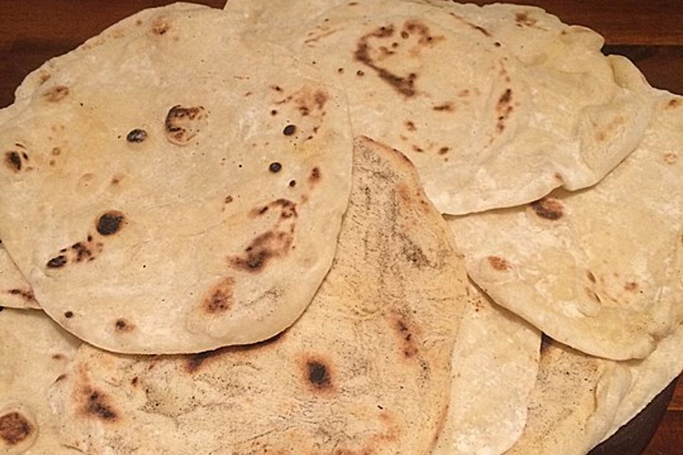 Veganes Naan-Brot mit Knoblauch und Koriander