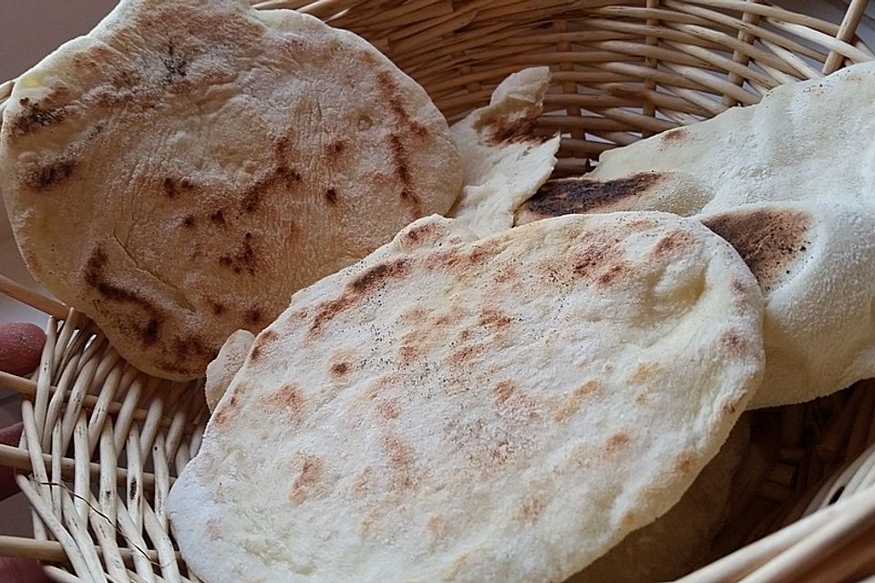 Veganes Naan-Brot mit Knoblauch und Koriander