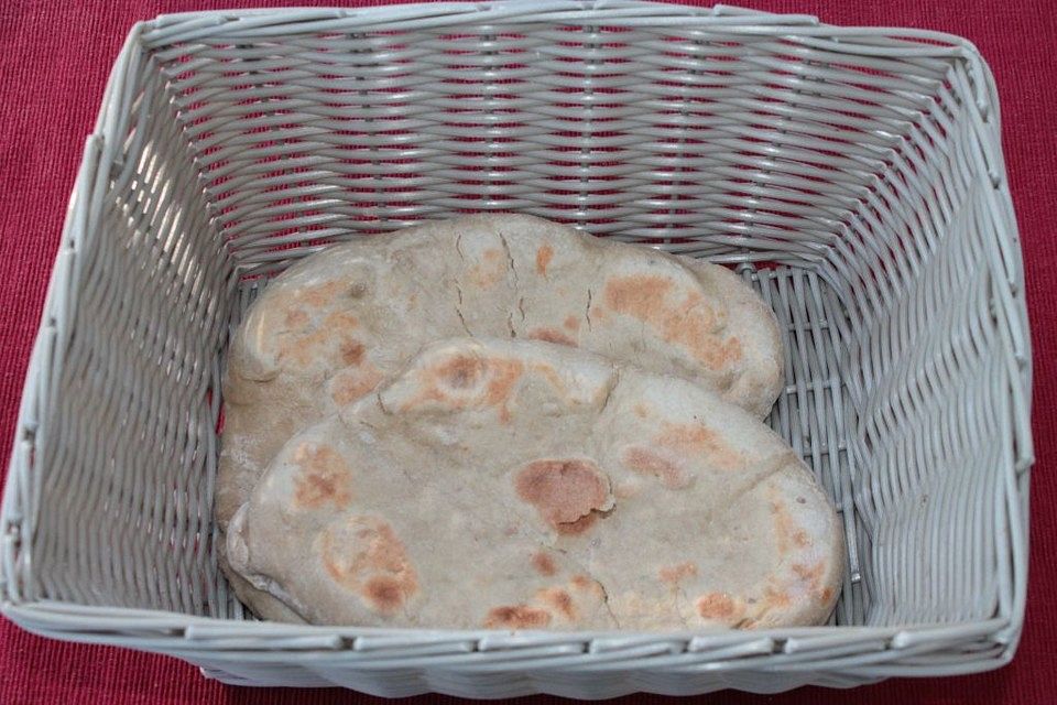 Veganes Naan-Brot mit Knoblauch und Koriander