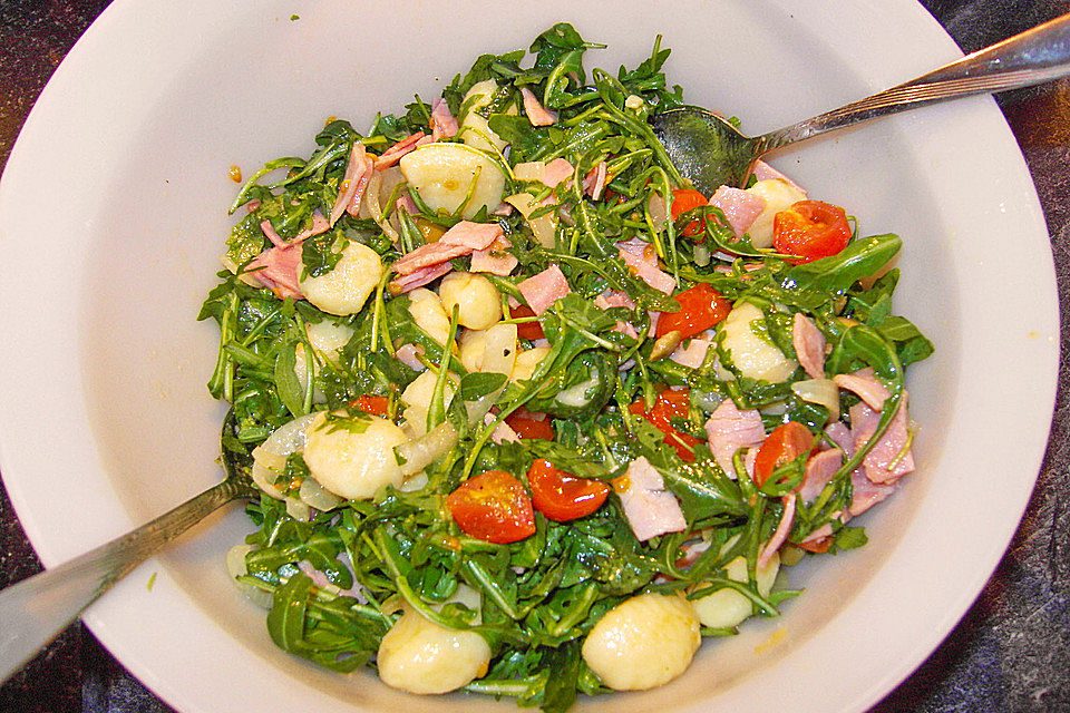 Gnocchi-Salat mit Rucola und Schinken