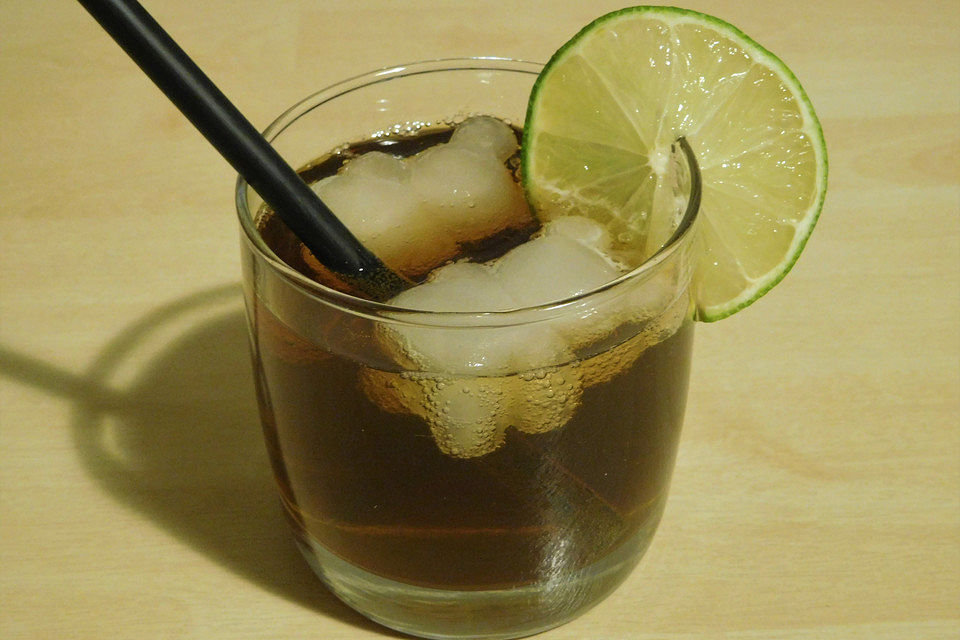 Longdrink mit Lipton Ice Tea