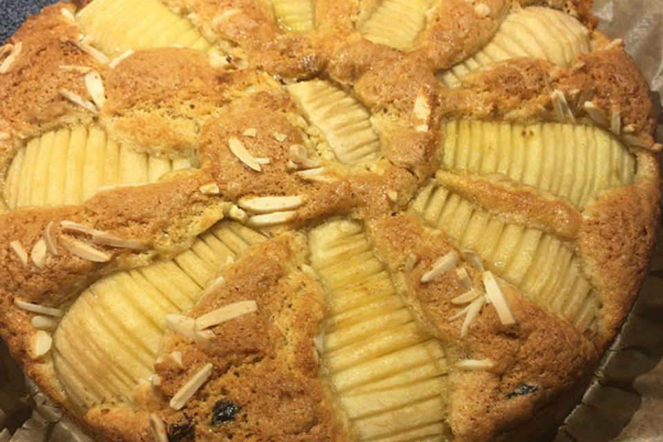 Versunkener Birnenkuchen mit Cranberrys