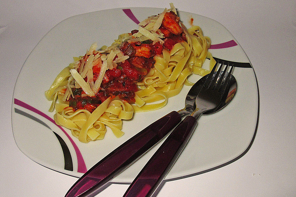 Tagliatelle mit Scampi-Tomatensoße