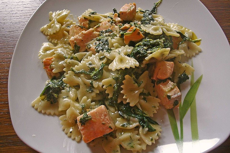 Farfalle mit Lachs-Zitronen-Soße