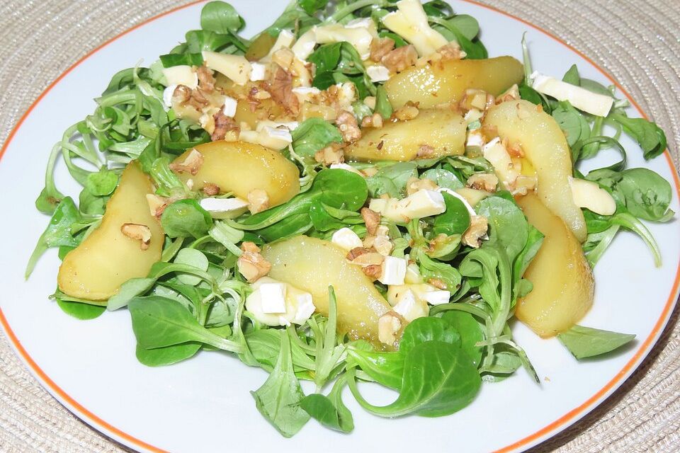 Herbstlicher Salat mit Birnen