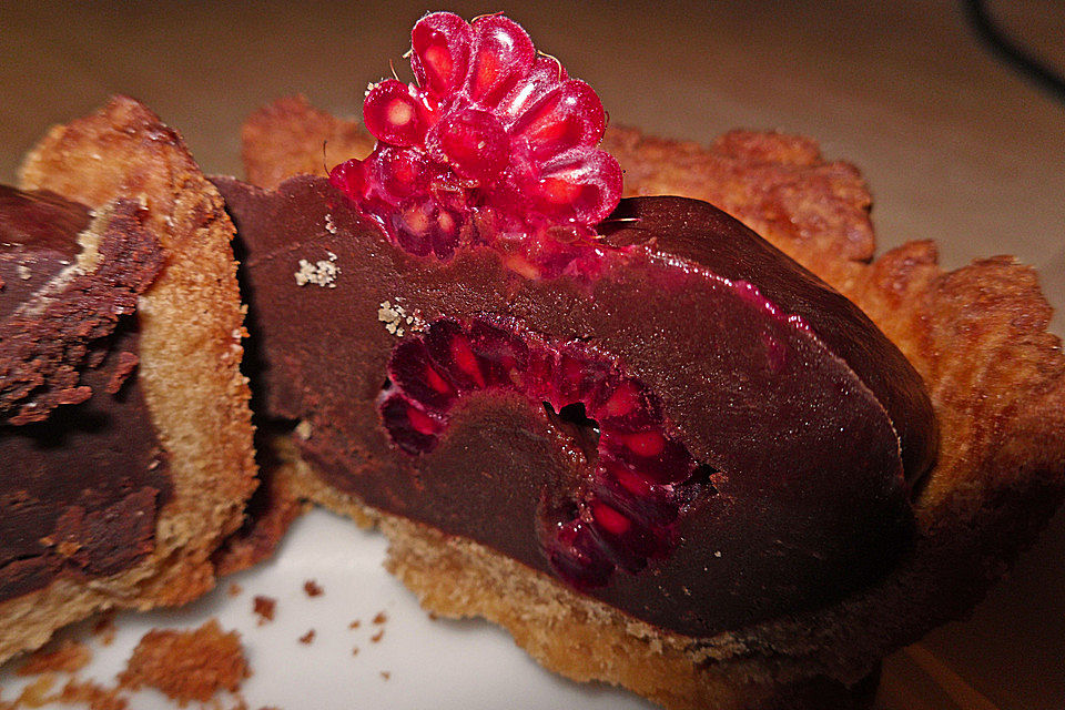 Cupcakes mit Himbeeren und Schokoganache