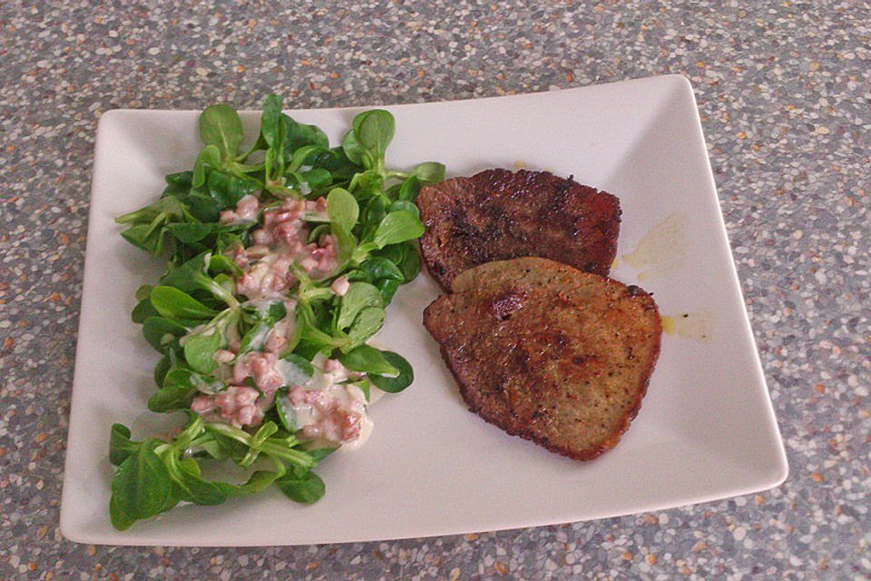 Feldsalat mit Sahne-Specksauce