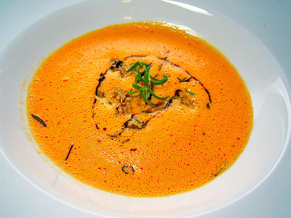 Paprikacremesuppe mit Walnüssen und Rosmarin von Genießer_HL| Chefkoch