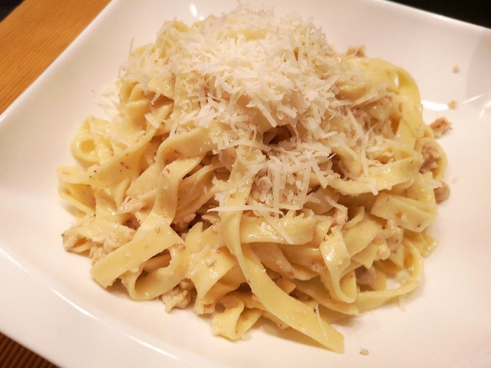 Fettucine mit italienischem Walnusspesto von cberge99| Chefkoch