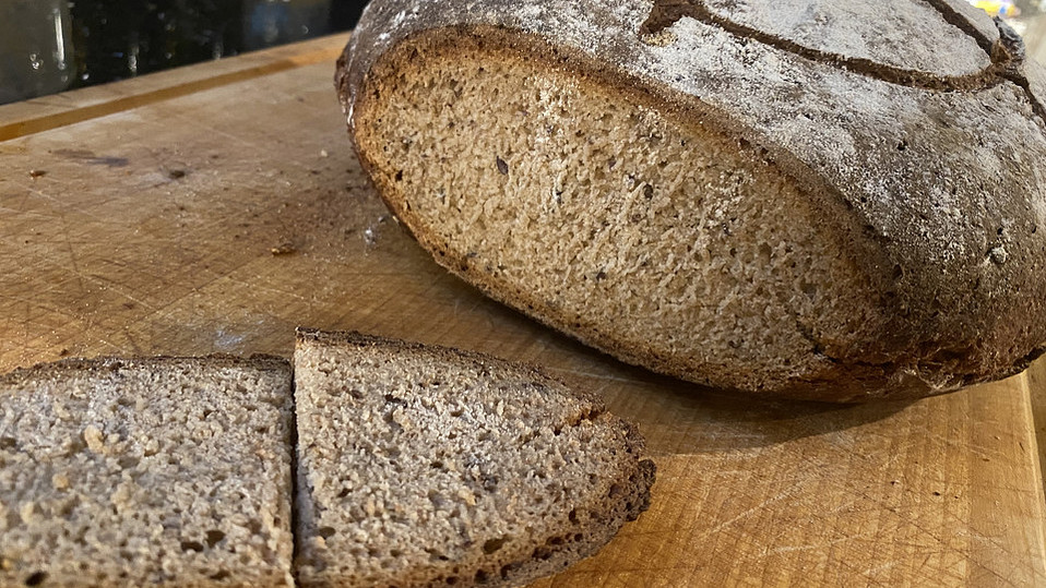 Großes Roggen-Dinkel-Mischbrot mit Sauerteig und Vollkorn von finchen999
