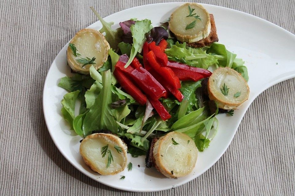 Paprika-Salat mit Ziegenkäse