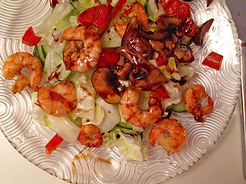 Salat mit angebratenen Shrimps, Champignons und Paprika von Vici_mouse ...