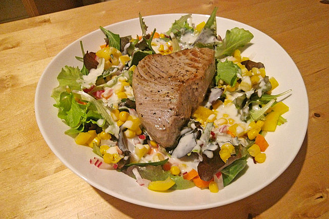 Thunfischsteak mit Salat und Joghurtdressing von Sylvi86| Chefkoch