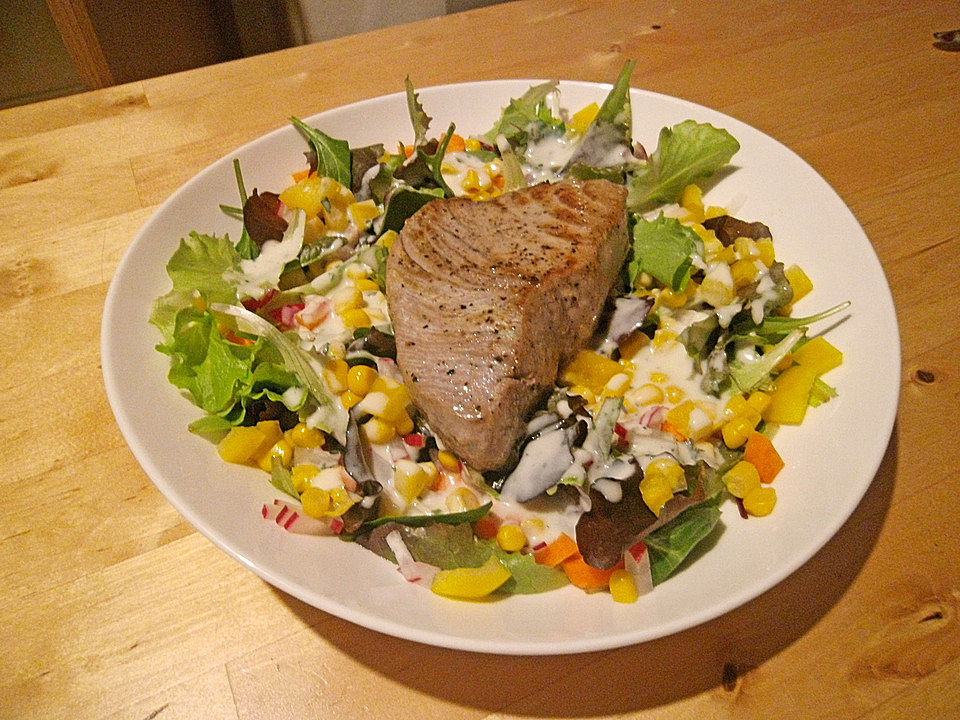 Thunfischsteak mit Salat und Joghurtdressing von Sylvi86| Chefkoch