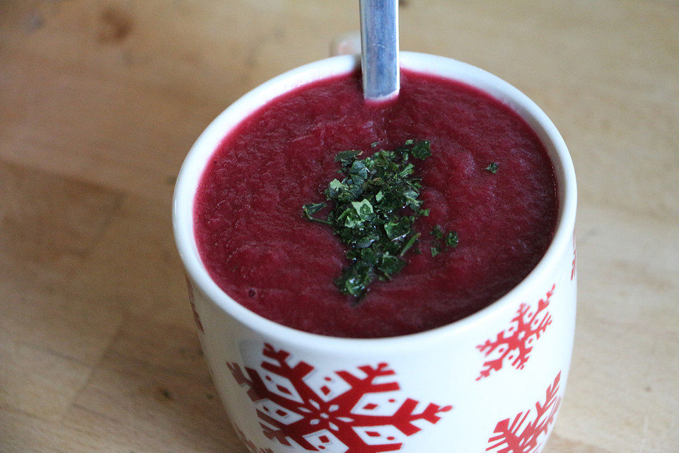 Rote Bete-Suppe mit Balsamico