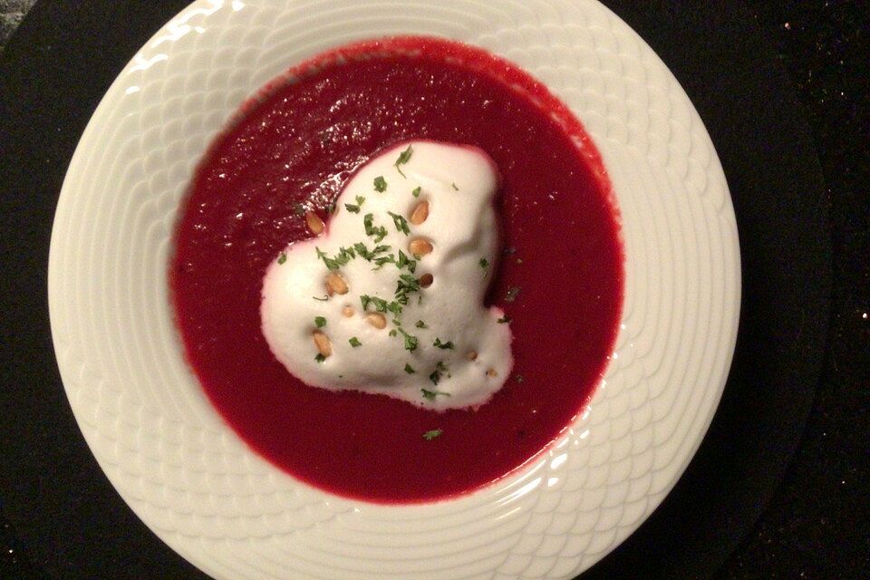 Rote Bete-Suppe mit Balsamico