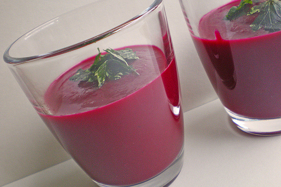 Rote Bete-Suppe mit Balsamico